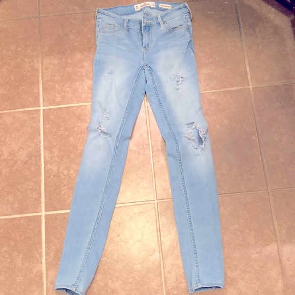 3/$25 - Hollister torn skinny jeans - Picture 3 of 9